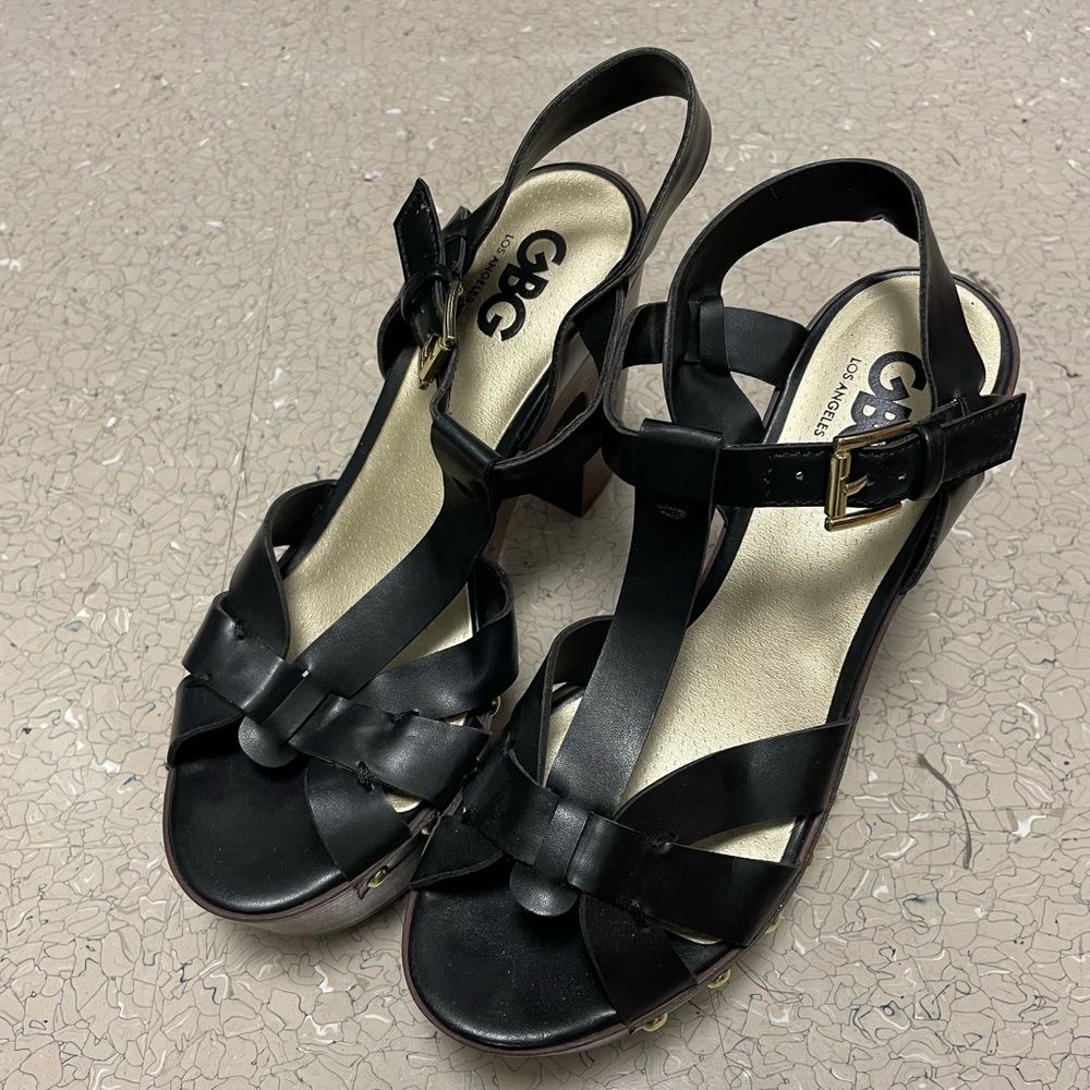 Gbg ggjinnie size 7.5 wooden heel sandals